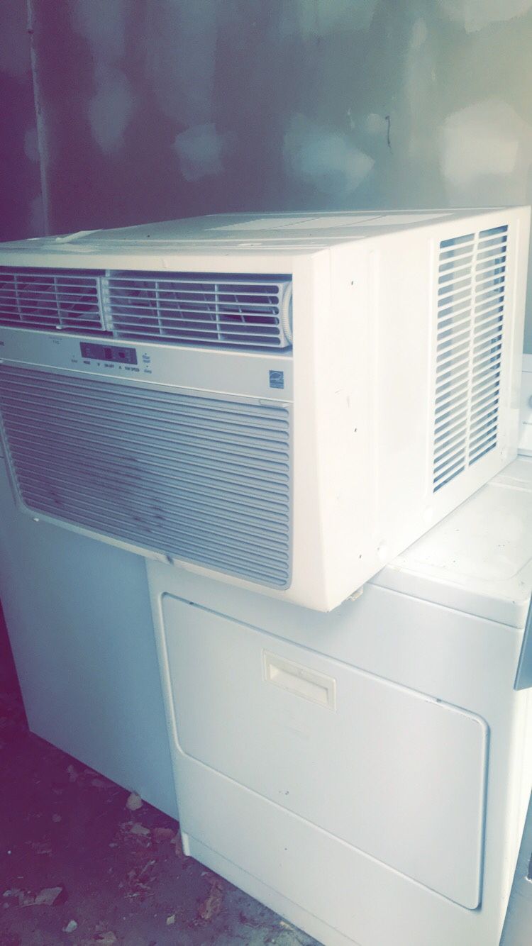 King size 2Ton A/C🌬 Frigidaire