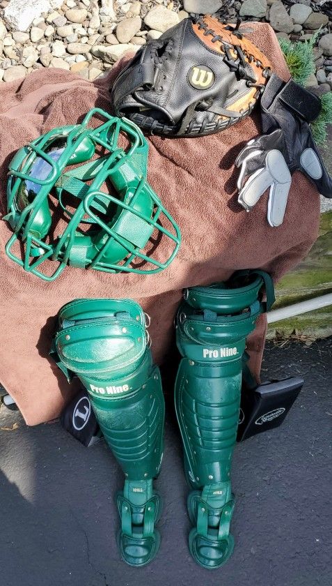 Adult Catchers Gear - Shin Guards, Mask, Green, Mitt