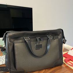 TUMI Men’s Leather Messenger Bag - Great Condition!