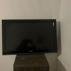 32” TV