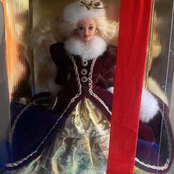 1996 HAPPY HOLIDAY BARBIE SPECIAL EDITION BURGUNDY GOLD GOWN FUR RARE PURPLE EYE