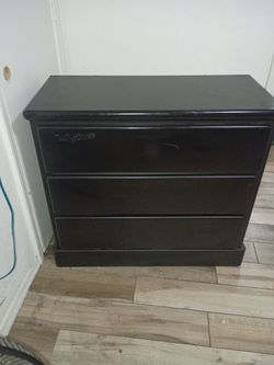 3 drawer black dresser