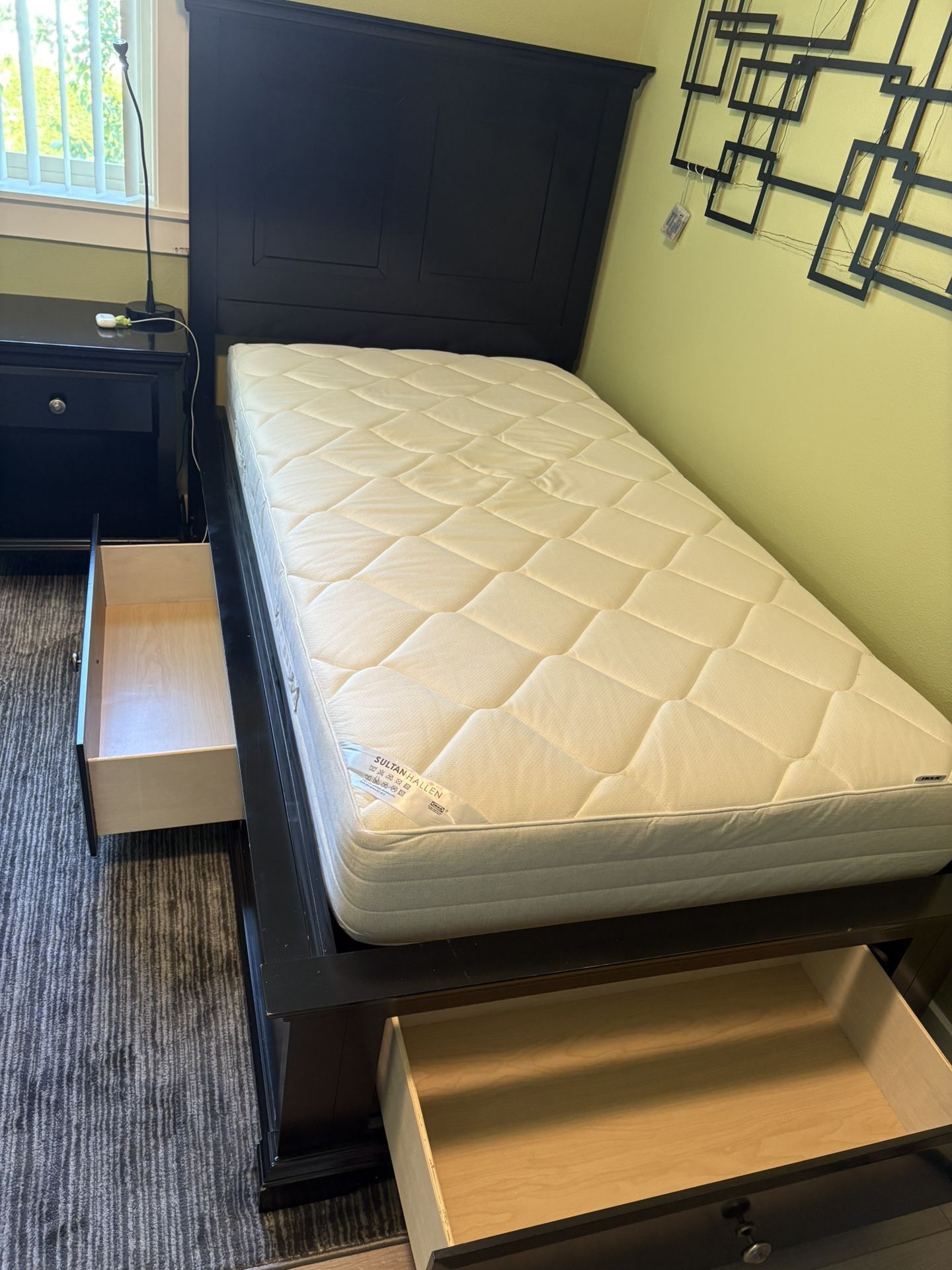 Twin Bed (free)