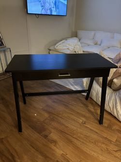 Black Desk