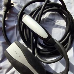 Tesla universal mobile charger