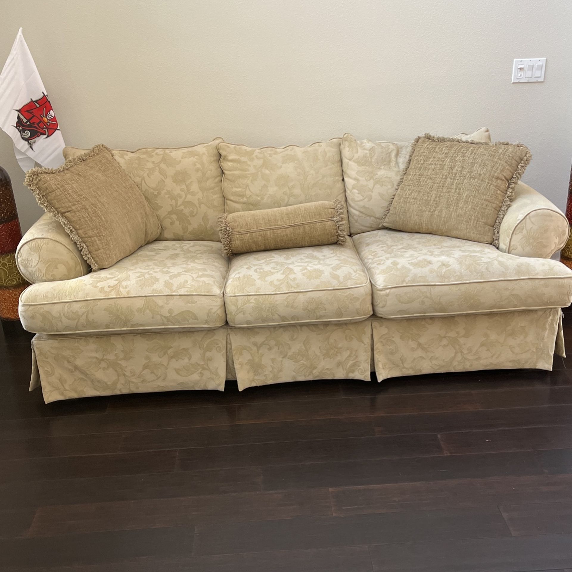 BARELY used Ethan Allen Couch Price NEGOTIABLE