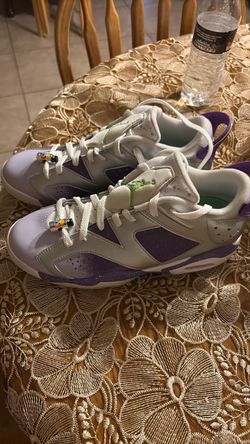 Athletic shoes