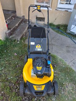 DEWALT 21 in. 150cc Briggs and Stratton 625ex Engine Rear Wheel Drive 2-in-1 Gas Self Propelled Walk Behind Lawn Mower