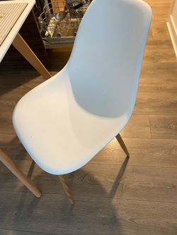 White Chair. Set Of 2
