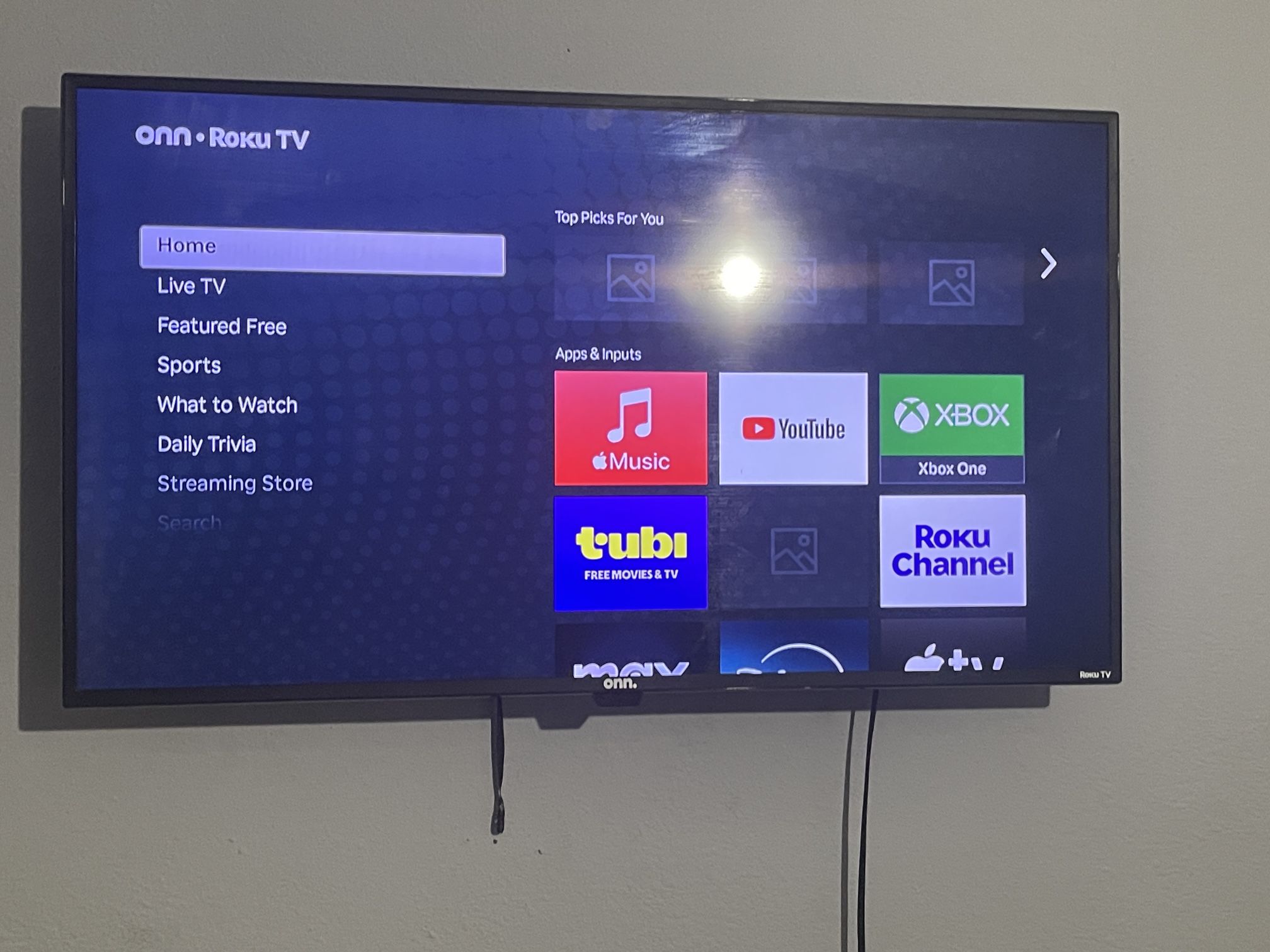 onn. 42" Class FHD (1080P) LED Roku Smart TV (100018254)