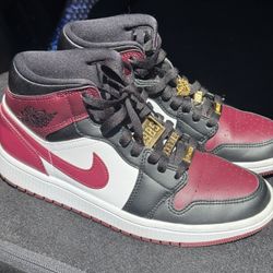 Wmns Air Jordan 1 Mid SE 'Gold Pendants' | Burgundy &  Black 
