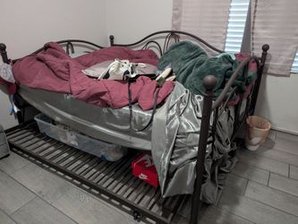 Full day bed with trundle