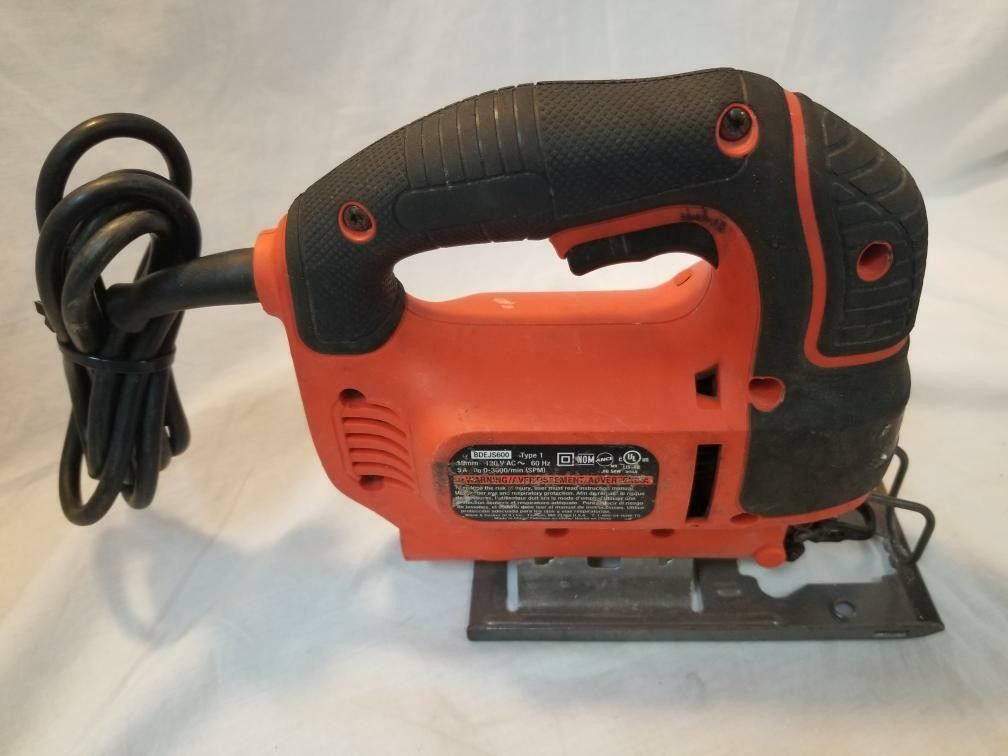 BLACK+DECKER BDEJS600C 5.0-Amp Jig Saw