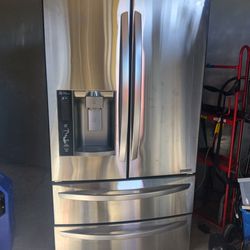 LG - Refrigerator - 4 Door --- Stainless Steel - Water And Ice Dispenser 
