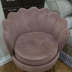 Pink scallop chair
