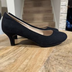 NEW Wide Width Comfy Round Toe Low Heel Pumps (Size 8)