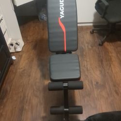 Folding workout bench 