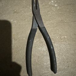 NEEDLE NOSE PLIERS 8”