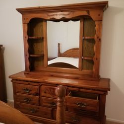 Perfect Condition California King 6 Piece Bedroom Set