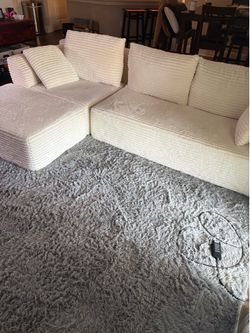 Like new spineless sectional