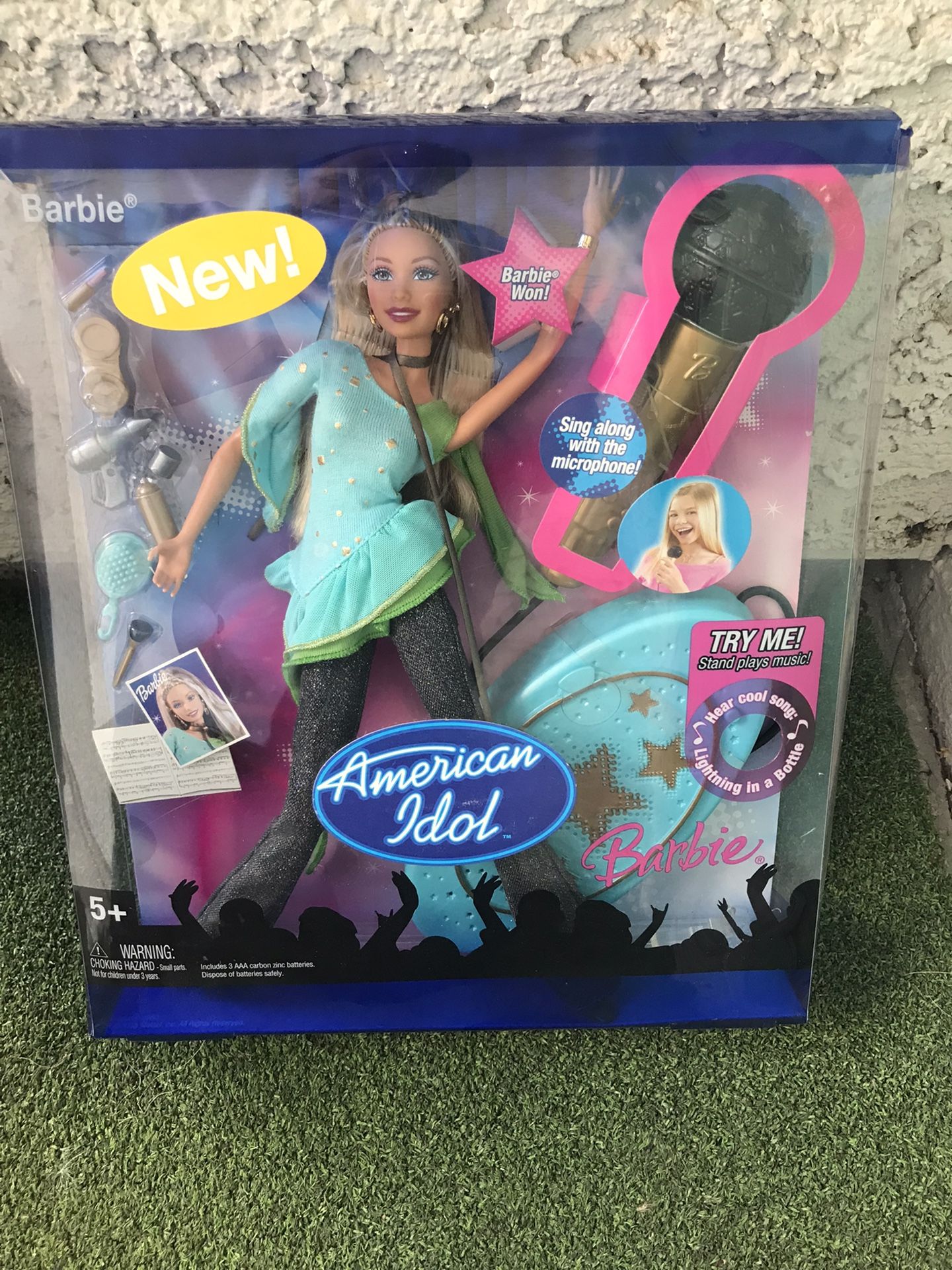 American Idol Barbie doll with sing-along microphone 2005 motel