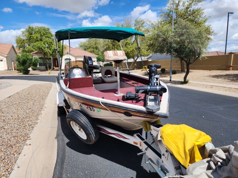 Crestliner  2000 .aluminum V Hull