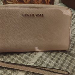 New Leather Michael Kors Wallet Color Blush Never Use It ..