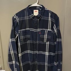  Men's Medium By Levi's flannel button-up shirts, Navy Blue (Pick up🛒 In Bellevue) *Check out my Other Posts 🎁