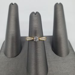 14kt Yellow Gold Diamond Ring