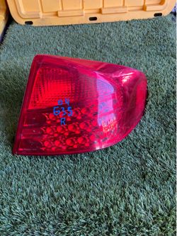 2004 G35 Passenger/Right Side Tail Light