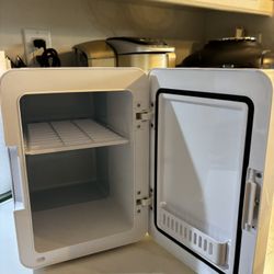 Frigidaire Mini Fridge 