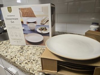 Dinnerware set