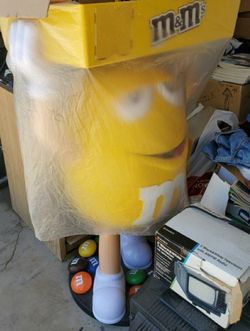 M&M STORE DISPLAY