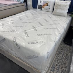 Queen Size Mattress +box Spring $290