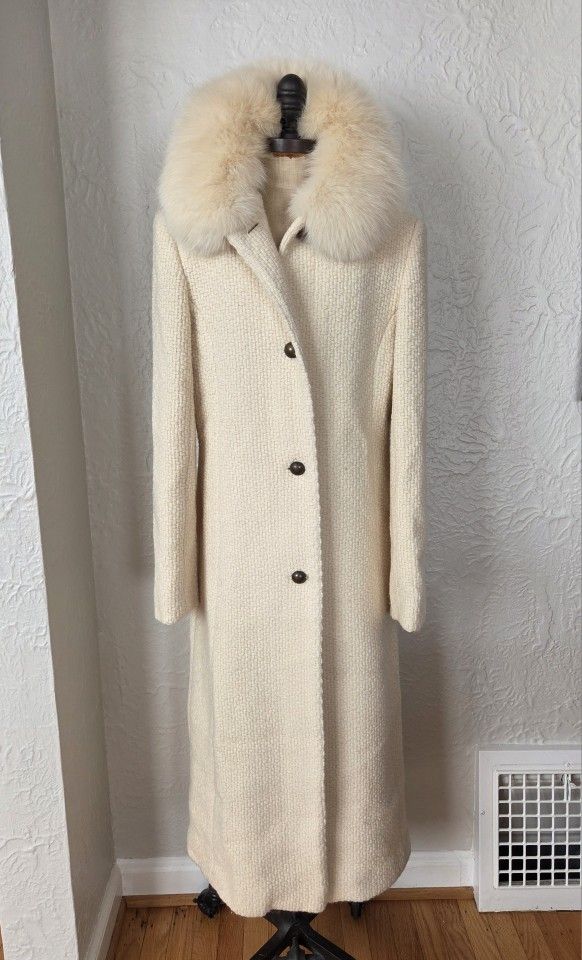 White Wool Overcoat With fox Fur Collar Size S NO OFFERS