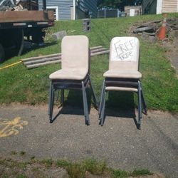 6 FREE CHAIRS 3 BLACK 3 BEIGE 