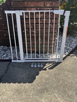 White Metal Pet/Baby Safety Gate
