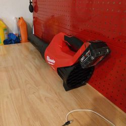 Milwaukee M18 Blower
