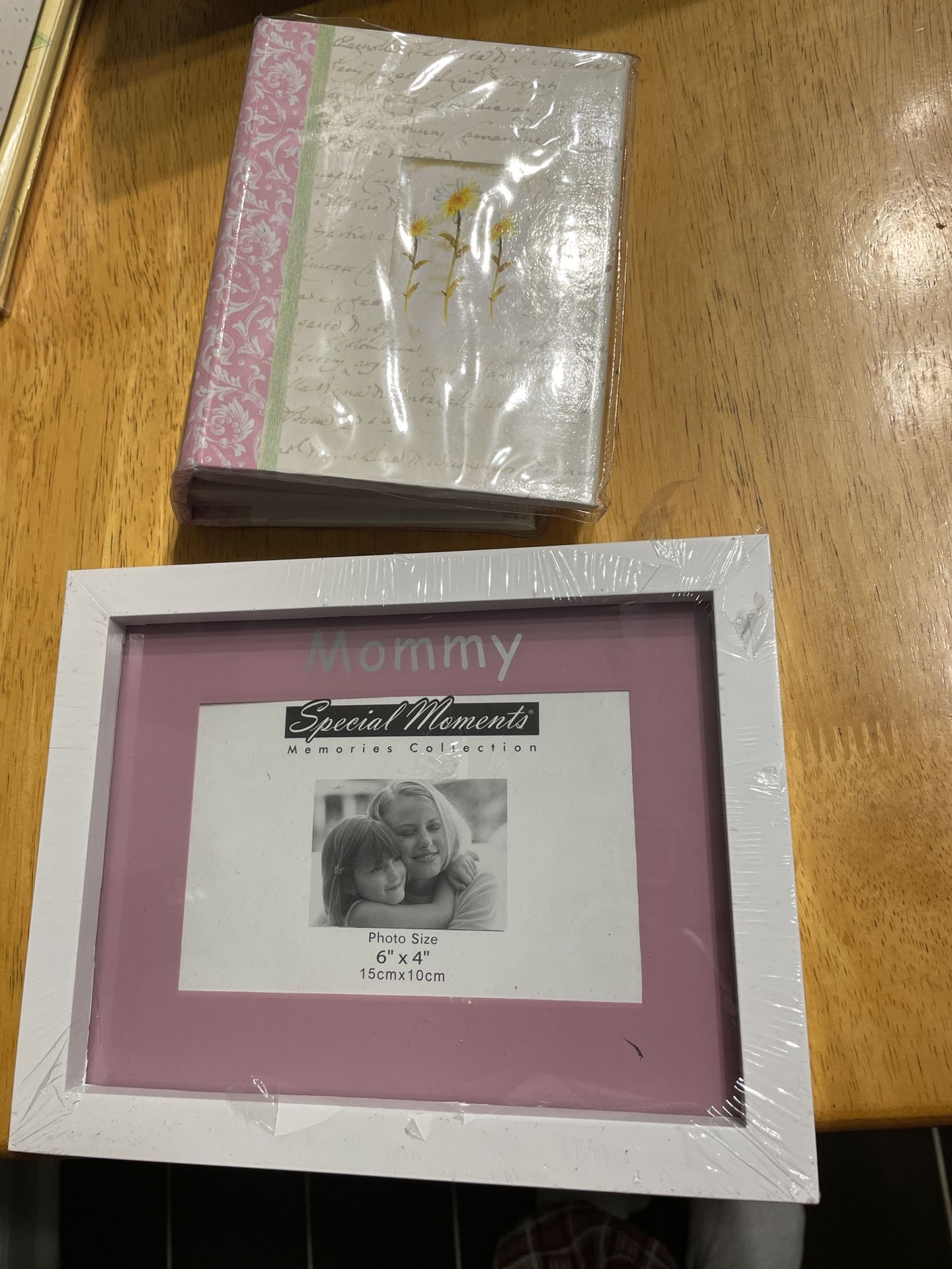 Photo frame and album for a Mom $10
