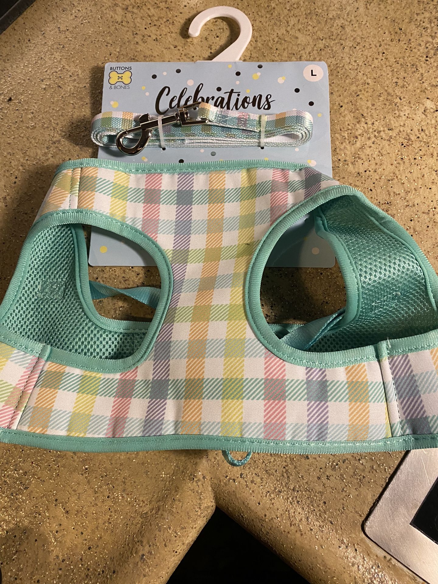 Large pet harness with matching leash