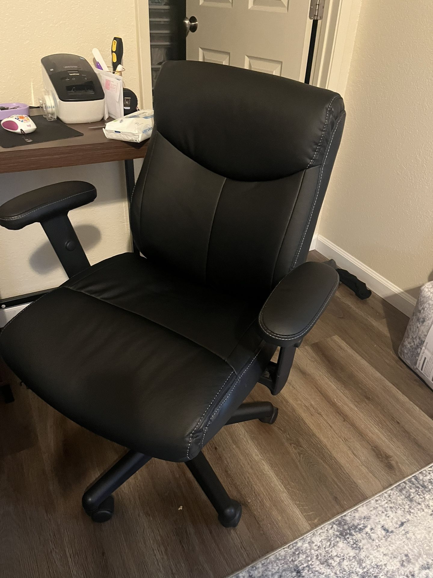 Great Condition! Barely Used! Desk Chair