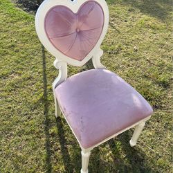 Selling a Disney princess dreamer white desk chair