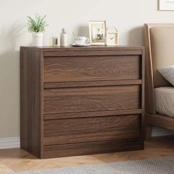 3-Drawer Dresser: Large Storage Chest, Space-Saving as a Nightstand, Entryway Table