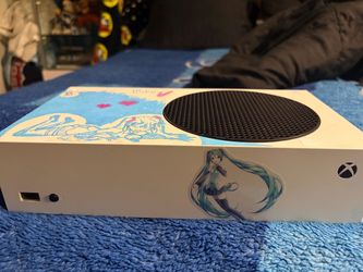 Epic miku xbox series s with 3 controllers