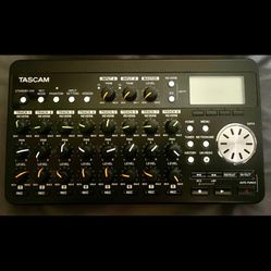 TASCAM  DP-008