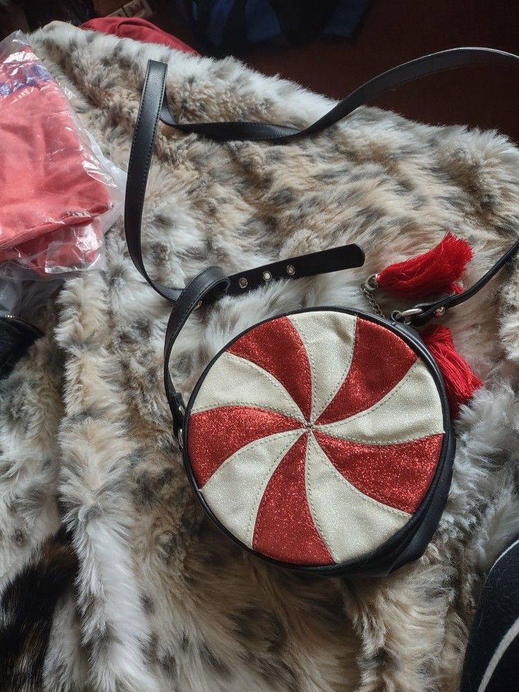 Purse $6