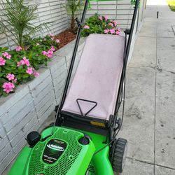 LAMN-BOY GAS SELF-PROPELLED LANW MOWER 