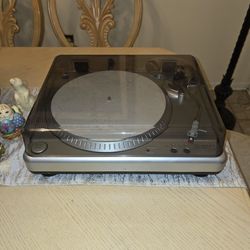 Ion TTUSB10 USB Turntable Record Player Vinyl to Digital Converter Archiver