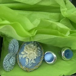 2 Pair Of Vintage Earrings And Baby Blue brooch 