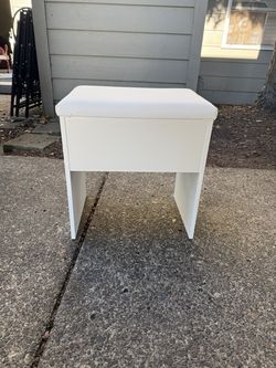 Vanity chair